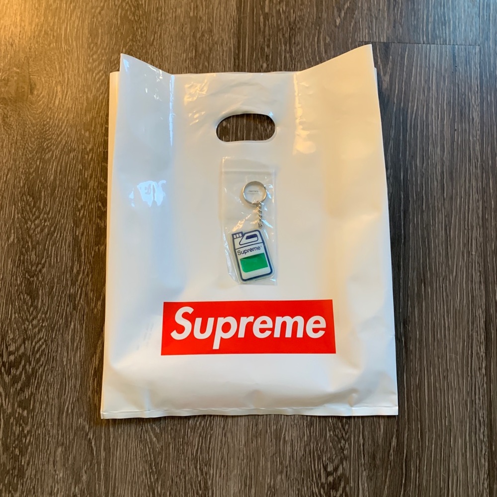 SUPREME JUG KEYCHAIN GREEN